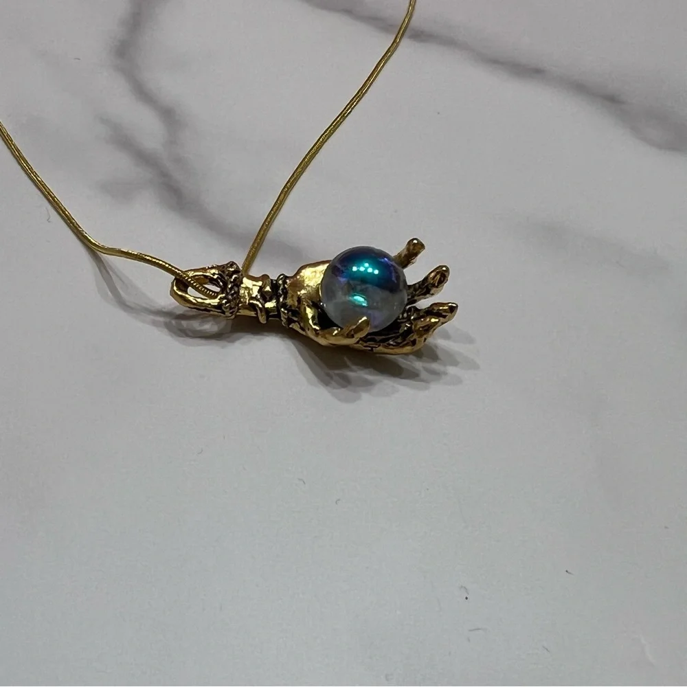 Vintage Fortune Teller’s Crystal Ball Necklace Hand Cradling Orb Pendant Withcy - Picture 4 of 5